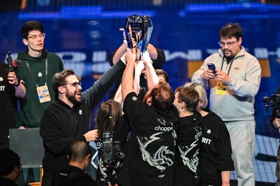 【攻略】想玩LOL手游快人一步，那得先重温这个英雄怎么玩