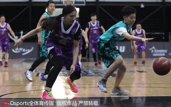 巴萨门将位置洗牌：佩尼亚或离队，什琴斯尼有望续约